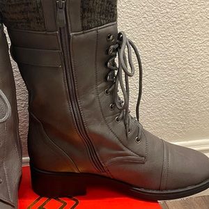 Size 11 grey women’s zip up boots (lace up style)
